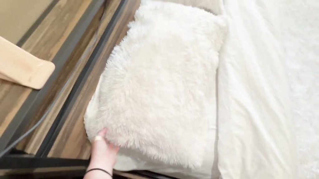 Transform Your Bedroom: Luxe Plush Shaggy Duvet Set!